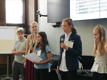 Young people discussing civic involvement at the Ministry of Environment